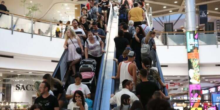 קניון עזריאלי. צילום: יהושע יוסף צילום: יהושע יוסף. קניון בעזריאלי בתל-אביב ביום השבתון השבוע.