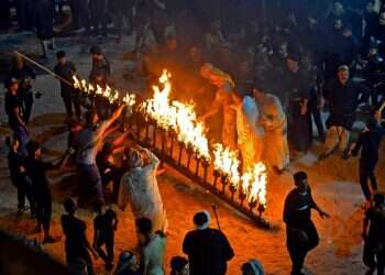 שיעים בעיראק מציינים את היום השביעי של 'מוהרם' כחלק מחג ה'עשורא', המציין את הריגתו במאה השביעית של נכדו של מוחמד. צילום: AFP צילום: AFP