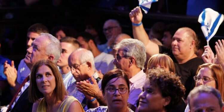 כנס בחירות של מפלגת כחול לבן. למצולמים אין קשר לכתבה. צילום: AFP צילום: AFP