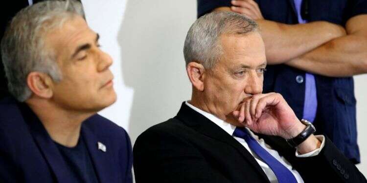 בני גנץ ויאיר לפיד. צילום: AFP צילום: AFP
