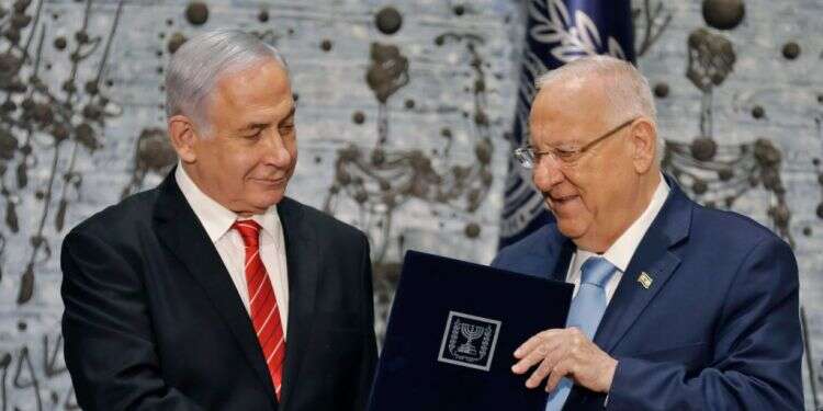 הנשיא ראובן ריבלין ובנימין נתניהו במסיבת עיתונאים, אתמול. צילום: AFP צילום: AFP