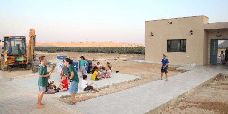 ילדים במבואות־יריחו, בשבוע שעבר. צילום: מרים צחי צילום: מרים צחי