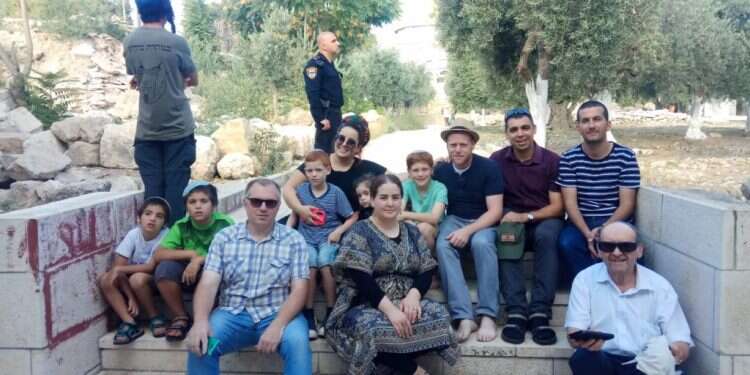 המשטרה: קריאות "ה' הוא הא־לוהים" ו"שמע ישראל" בהר הבית – מתריסות, מסכנות חיים