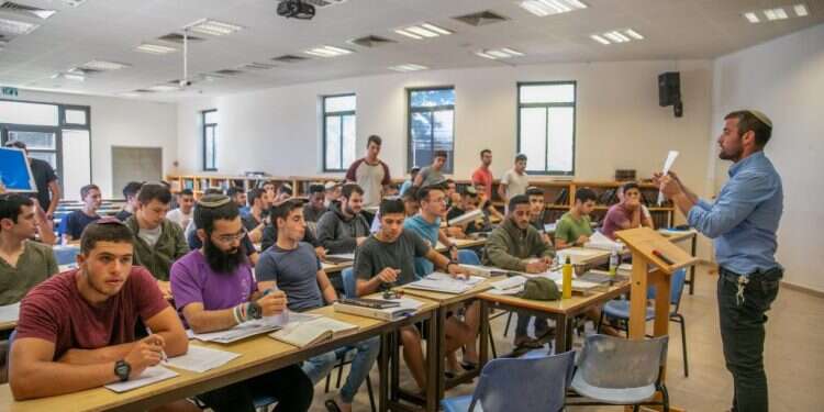 שיעור תורה במכינה. אילוסטרציה. צילום: יוסי אלוני צילום: יוסי אלוני