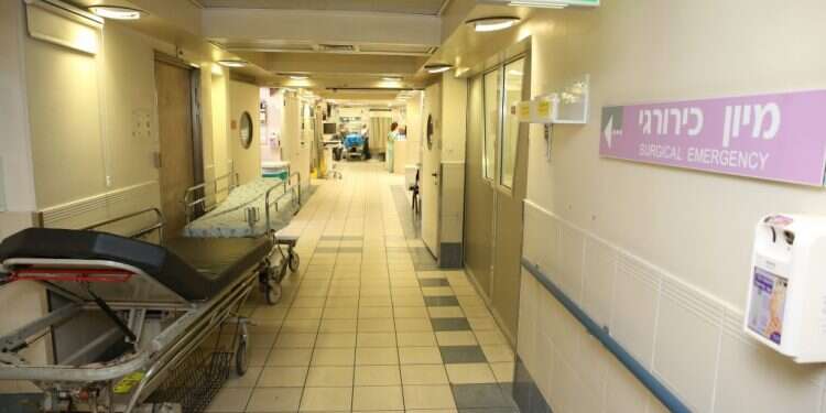 מסדרון באיכילוב. צילום: יהושע יוסף צילום: יהושע יוסף