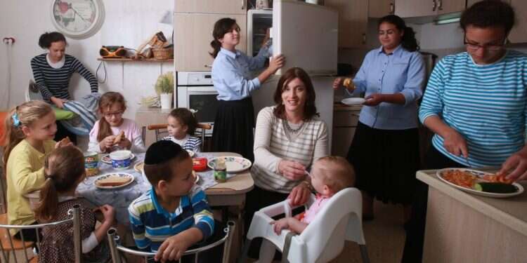 בוקר בבית משפחת רביץ, 2014. צילום: מרים צחי צילום: מרים צחי