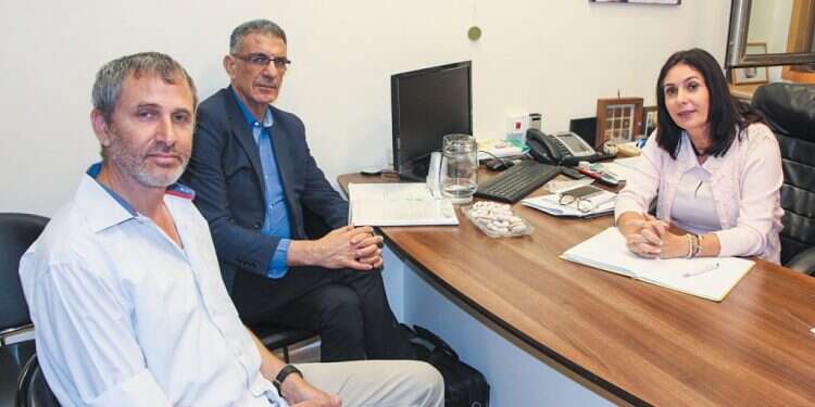 השרה מירי רגב, מנכ''ל משרד התרבות והספורט יוסי שרעבי וראש מנהלת מורשת ישראל בהר הבית דר אייל דודסון (משמאל). צילום: אלי סבתי צילום: אלי סבתי