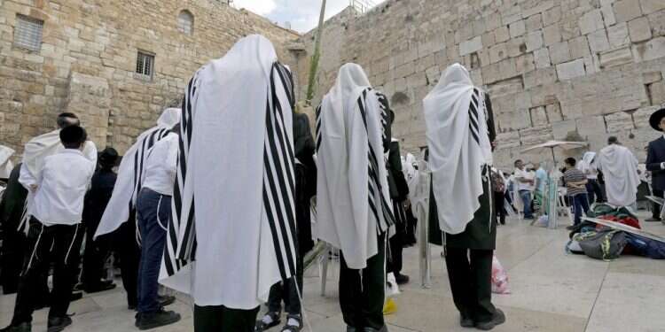 ברכת כהנים בכותל המערבי. צילום: EPA חיתום הדין בהושענא רבה מזכיר לנו להיזהר עם האשמות שווא