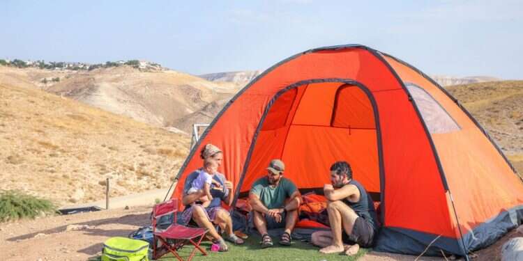 אופירה וישי מילר. צילום: יוסי אלוני מכאן ומחאן: געגוע לחרם של Airbnb שדווקא הביא עוד נופשים