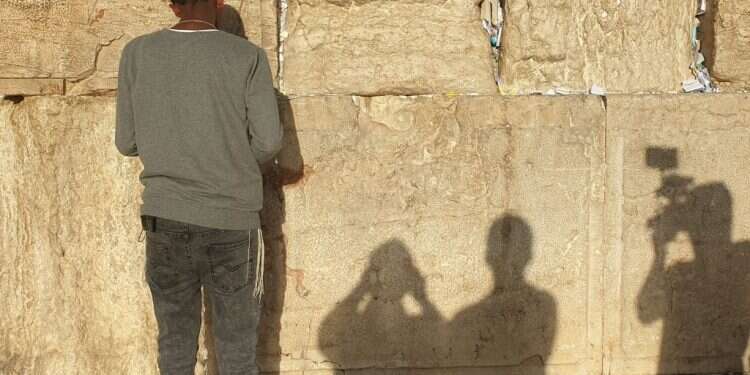 יריד בהגעתו בפעם הראשונה לכותל המערבי. צילום: אוריה אלקיים צילום: אוריה אלקיים