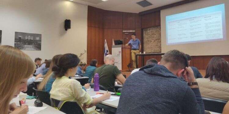 קורס הרפואה ברמב בייבוא לאומי: עשרות רופאים מאירופה יצטרפו לשורות הרפואה בארץ