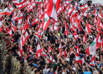 לבנון: זעם ואופוריה בהפגנות נגד המשטר וחיזבאללה 