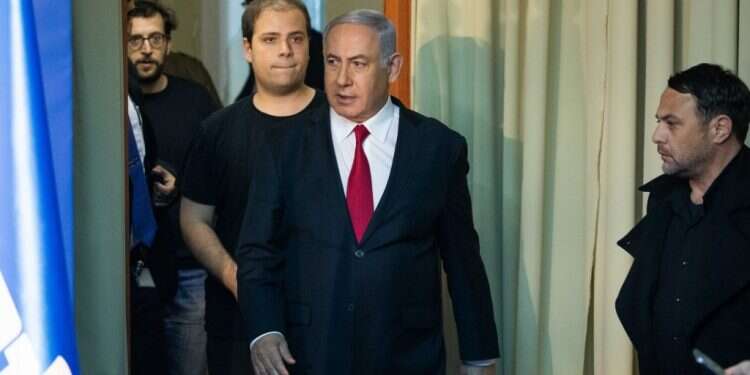 מימין לשמאל: עופר גולן, נתניהו, טופז לוק ויונתן אוריך. צילום: יונתן זינדל, פלאש 90 צילום: יונתן זינדל, פלאש 90