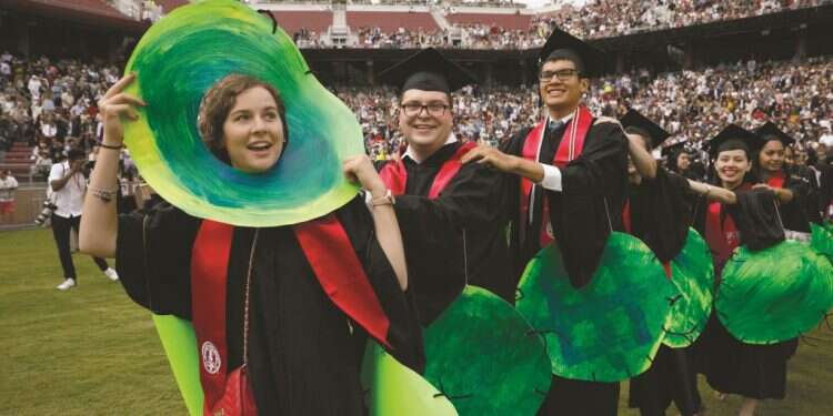 מסיבת סיום בקמפוס האמריקני. בן זוג יהודי - מצרך נדיר ומבוקש. צילום: גטי אימג'ס הרבי מלובביץ' בלב ושרנסקי בראש