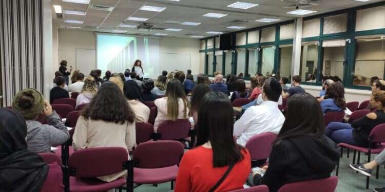 סטודנטים בפתיחת שנת הלימודים. צילום: דנה בצלאל