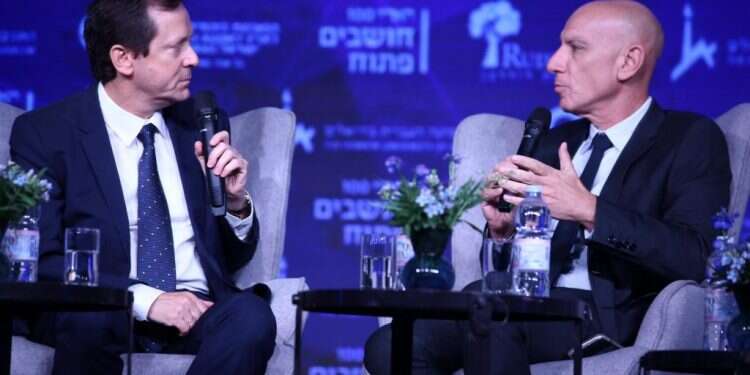 הרצוג נגד נשות הכותל: "צריך דיאלוג שקט ולא כוחני"