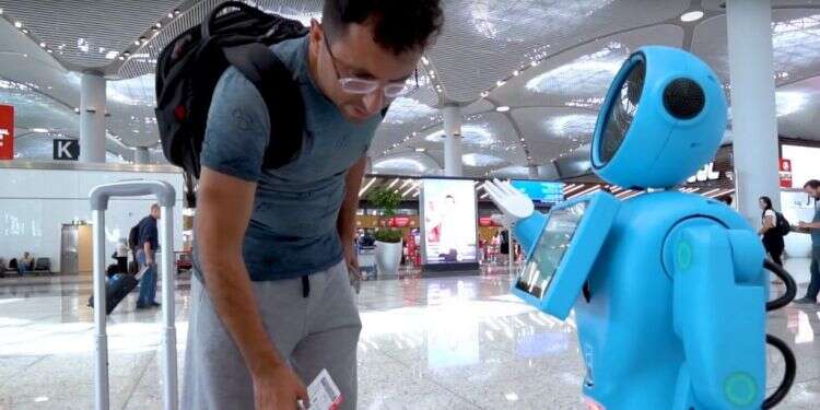 רובוט בנמל התעופה החדש באיסטנבול. צילום: İGA Istanbul Airport צילום: İGA Istanbul Airport