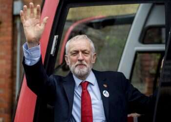 העיתון היהודי החשוב בבריטניה מזהיר: קורבין אנטישמי