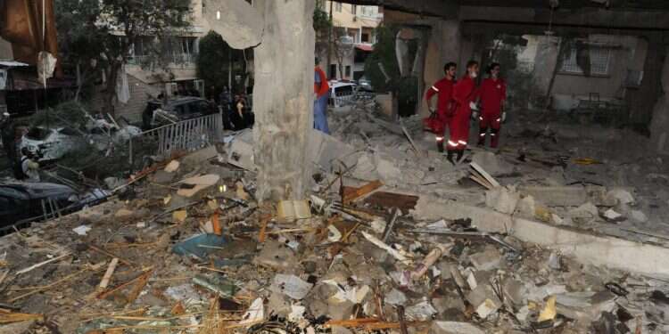 הבית שהותקף בשכונת אל־מאזה בסוריה, השבוע. צילום: EPA