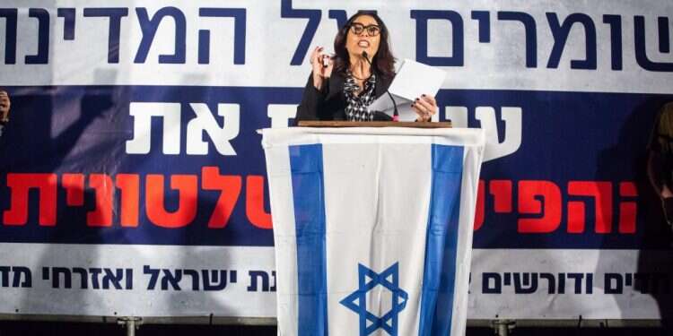 האם הימין אמור להיות נאמן למנהיג שגורר אותנו לבחירות?