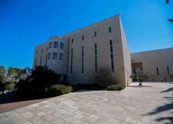 הפרקליטים והשופטים אינם מושחתים, השיטה מושחתת