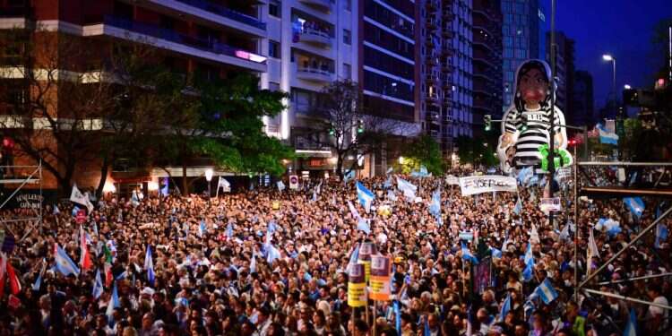 צילום: AFP יש סיבות לבכות: מדוע ארגנטינה לא מצליחה להתרומם