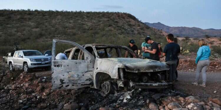 זירת הרצח בצפון מקסיקו, בשבוע שעבר. צילום: AFP למרות טראמפ, הנשיא המקסיקני מסרב להכריז מלחמה על ברוני הסמים