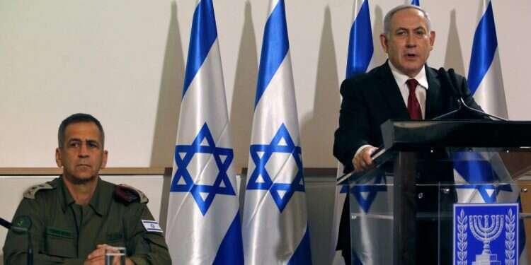 נתניהו וכוכבי בקריה. צילום: AFP "הכוכבים הסתדרו": ההצהרה בקריה דחתה טענות לעיתוי פוליטי