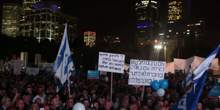 הפגנת הימין בתל אביב. צילום: אבישג שאר-ישוב מחאת הימין בתל-אביב: האם זו רק המערכה הראשונה?