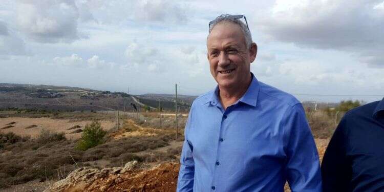 גנץ מגבה את החלטת בנט: "זהו צעד בכיוון הנכון"