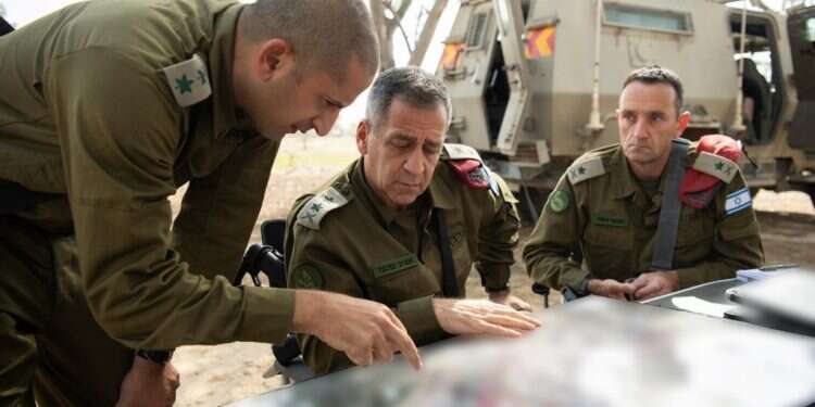 סיור בגזרת אוגדת עזה. מפקד פיקוד הדרום, אלוף הרצי הלוי. והרמטכ מטחים כבדים לדרום ולשפלה; צה"ל תוקף ברצועה