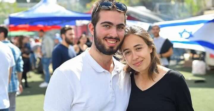 הזוג המאושר מבארות יצחק הקיבוץ מבקש: סייעו להפיק את החתונה לחיילים הבודדים