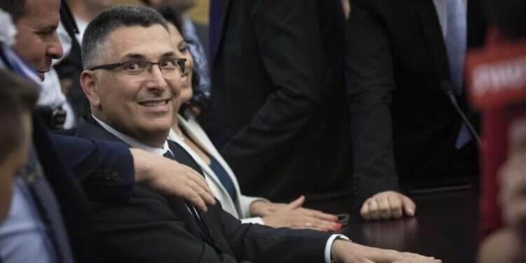 יוצא לעקיפה: האם סער יגייס 61 חתימות ויקים ממשלה?