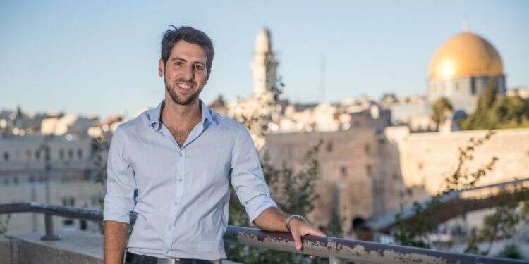 תום ניסני ברובע היהודי, 2017. צילום: יונתן זינדל, פלאש 90 בוטלה הרשעתו של תום ניסני על "ישיבה בהר הבית"