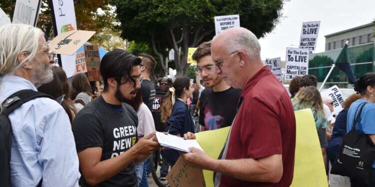 משתיק קול: למה אני מסרב לחתום על עצומות
