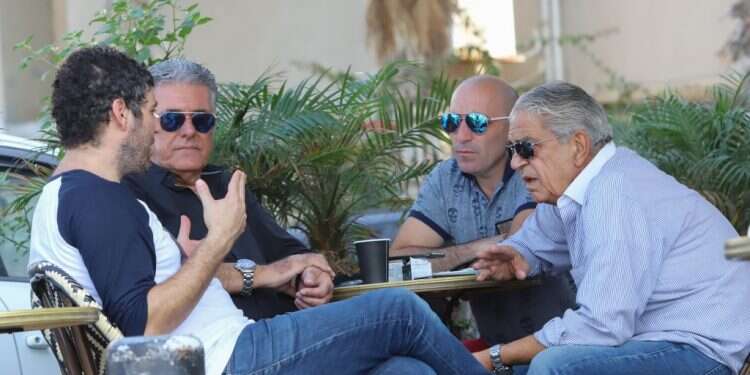 גינדי, גבי ונחום. צילום: יוסי אלוני "מי שהולך עם נתניהו נופל – זה יהיה הגורל של גנץ"