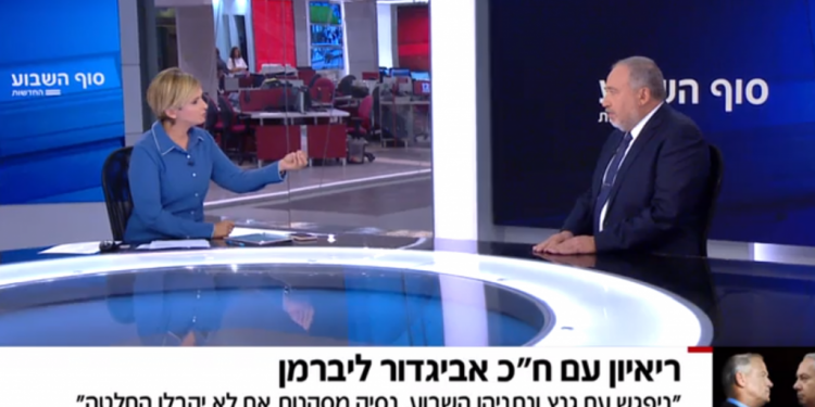 אביגדור ליברמן ודנה וייס בחדשות סוף השבוע את ליברמן מעניין רק ליברמן