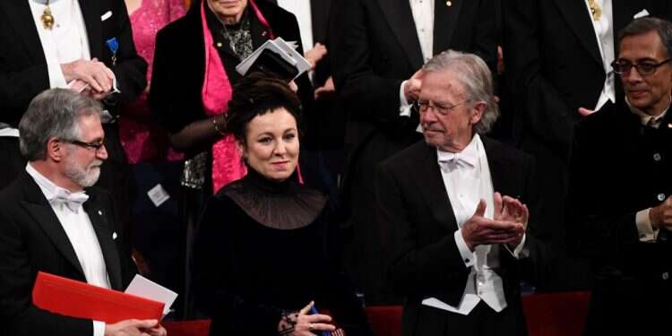 הפריקית של ההיסטוריה גילתה את מערתהפרנקיסטים. אולגה טוקרצ'וק בטקס קבלת פרס נובל בשבוע שעבר. צילום: AFP כלת פרס הנובל הטרייה אולגה טוקרצ'וק נאבקת למען יהודי פולין