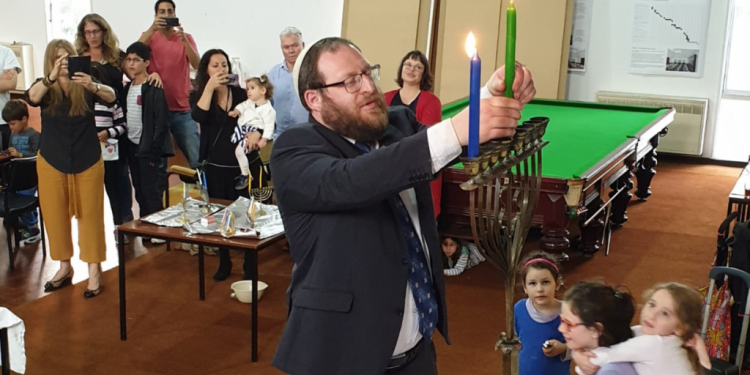 בניו זילנד ואוסטרליה כבר הדליקו נרות חנוכה