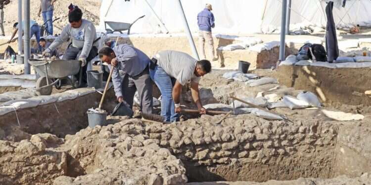 עבודות חפירה באתר. צילום: ענת רסיוק, רשות העתיקות