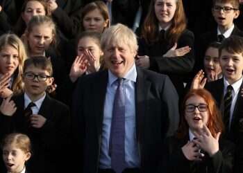 שבועיים לבחירות בבריטניה: סקר מנבא ניצחון לבוריס ג'ונסון