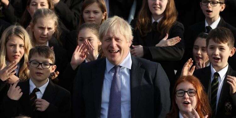 שבועיים לבחירות בבריטניה: סקר מנבא ניצחון לבוריס ג'ונסון