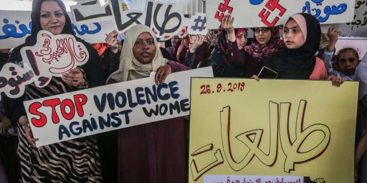 מחאה על אלימות נגד נשים, רפיח. צילום: עבד רחים חטיב, פלאש 90 החוקרת מטמרה שרוצה להשיב לנשים המוסלמיות את כבודן