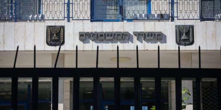 אל תתנו לנבחרי הציבור להפוך לבובות בידי המערכת הפקידותית