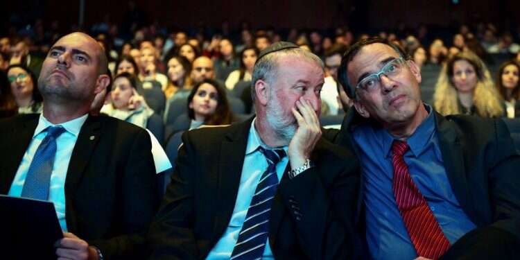 ניצן, מנדלבליט ואוחנה. צילום: פלאש 90 מנדלבליט מול אוחנה: מי יחליט על זהות פרקליט המדינה?