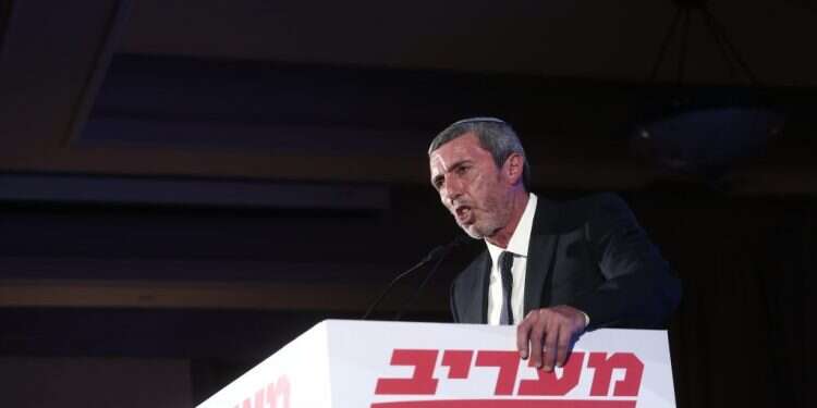 השר פרץ בכנס מעריב, השבוע. צילום: מרים אלסטר - פלאש 90 מתארגנת עצומת רבנים לשר פרץ: פְּעל לאיחוד בימין או התפטר