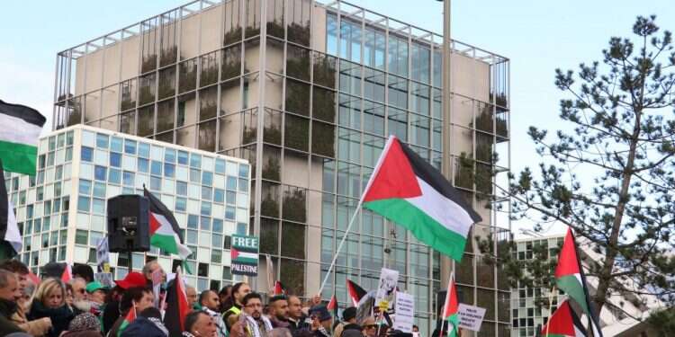 לוחמה משפטית: כיצד צריכה ישראל לנהל את המאבק בהאג?