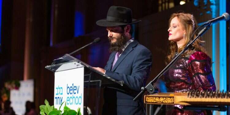 הרב אוריאל ויגלר ואשתו שבי. צילום: מאיר פליסקין