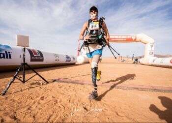 לרוץ אולטרה מרתון על רגל אחת