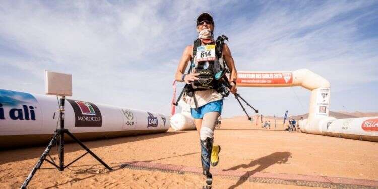 לרוץ אולטרה מרתון על רגל אחת